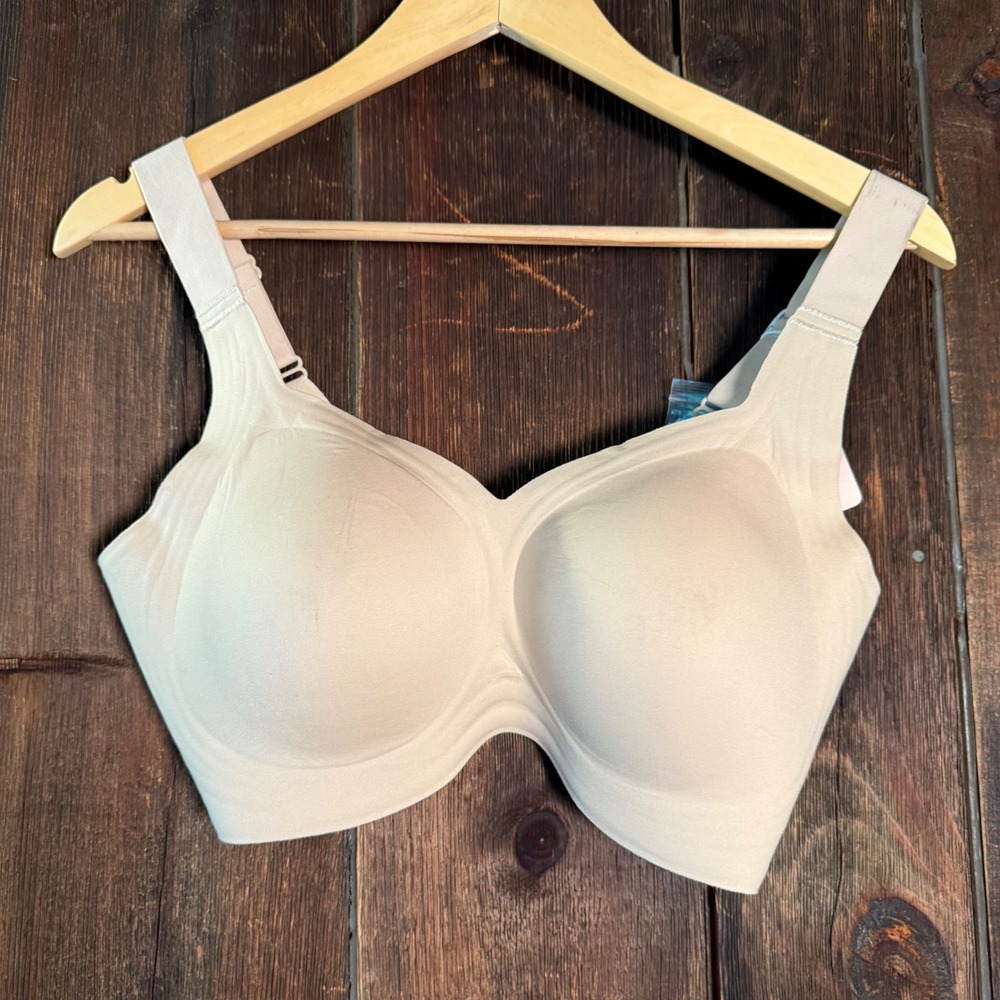 PoseFree Womens Wire-Free Seamless Comfort Bra Tan Beige NWT Includes Extender